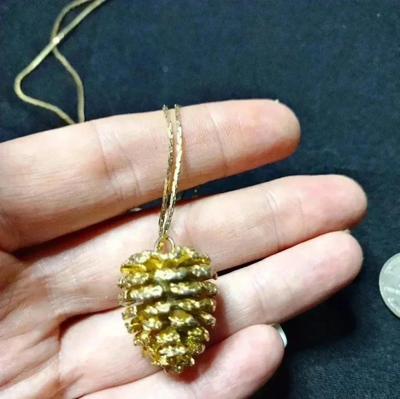 Gold Pinecone pendant and earrings set - Picture 2 of 8
